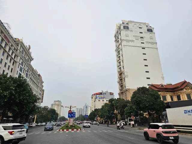 Bán căn biệt thự khu hud-A. mặt đường lê thái tổ nhìn nhà hàng uri. Cạnh cột đồng hồ. Diện tích 200m mặt tiền 10m hướng đông nam. Phường võ cường tỉnh bắc ninh