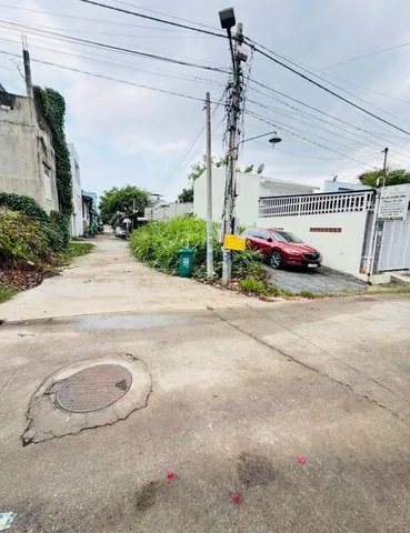đất sổ riêng góc 2 mặt tiền đường ở Hiệp Thành TDM mua thời chưa lập gia đình giờ thì con cái lùm đùm rồi.vị trí ngay bv 512 giường ngay vòng xoay hiệp thành.cách phạm ngọc thạch 200m