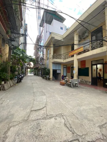 Cc cần  chuyển đổi  bá.n nhanh nhà DT 46m x 3 tầng . 30m ra qlộ 21B