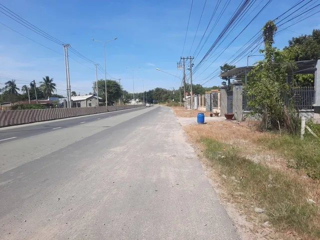 Ra Nhanh lô đất ngang 7 siêu phẩm nhưa to đường 744 ở Bình Dương