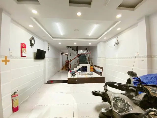 BÁN NHÀ TÂN SƠN NHÌ, TRUNG TÂM TÂN PHÚ, ĐÚC BTCT KIÊN CỐ NGAY NÚT GIAO GÒ DẦU