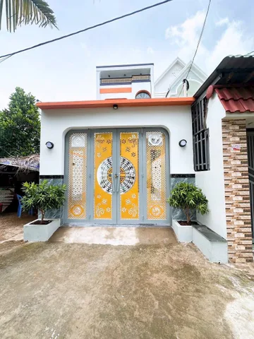 Nhà bán giápbình Chánh- ngay bến xe buýt Hưng long vào nhà tầm 100 m - đường xe hơi tới nhà