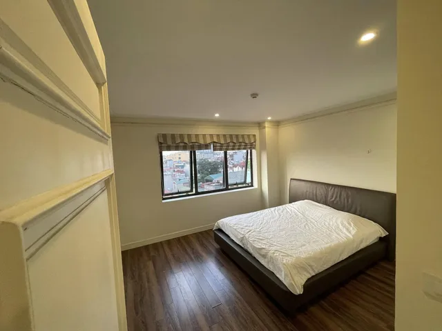 Cho thuê căn hộ 4 phòng ngủ 170m2 tại Đội Cấn giá chỉ 23tr/ tháng
