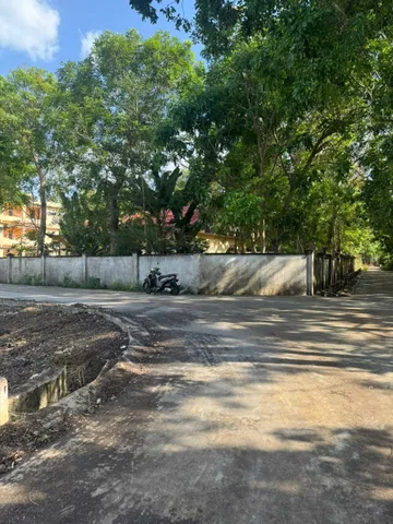 Bán 273M lô góc 3 mặt tiền sau trường học