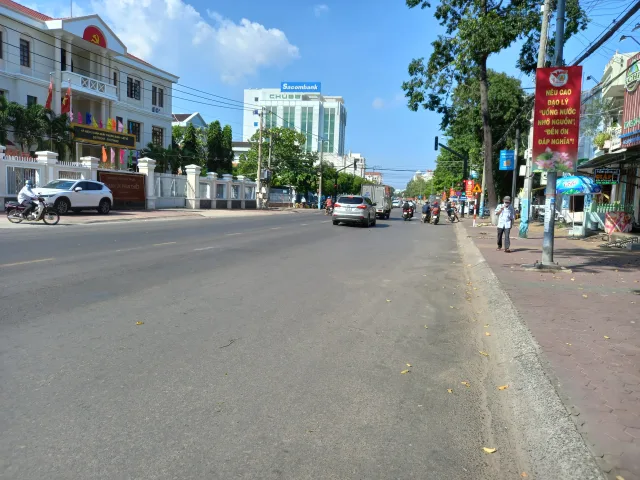 Bán Gấp-Nhà 1 trệt 4 lầu-2 Mặt tiền Trần Hưng Đạo-Lạc Đạo-Phan Thiết-DT 104m2