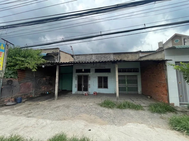 Nhà cấp 4 215m2 (8,4x32) ngã tư Bình Nhựt, MT QL1A, Thạnh Đức, Bến Lức, Long An, giá rẻ 3,7 tỷ