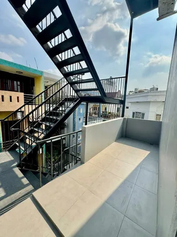 GIẢM SỐC 8 TỶ – CỰC HIẾM TÒA CHDV MẶT TIỀN TRUNG TÂM XÂY MỚI 100% CHỈ 240 TRIỆU/M² 

➡️ Chỉ ~53 triệu/m² sàn – quá hiếm tại Bình Thạnh.