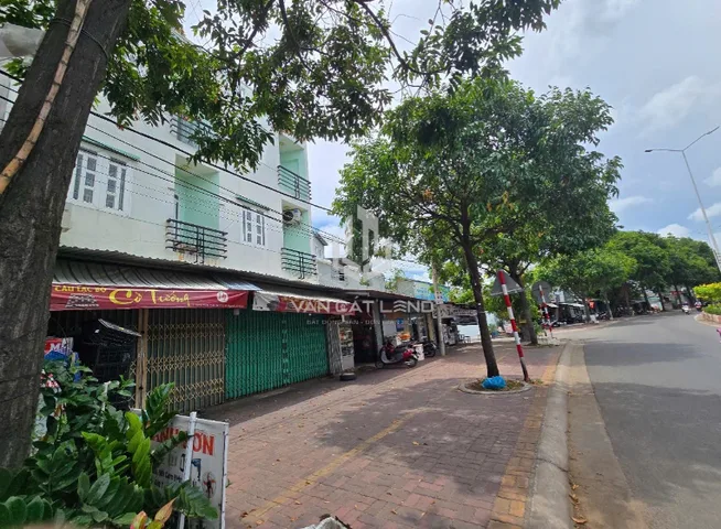 🔥 SIÊU PHẨM CHO THUÊ NHÀ MẶT TIỀN TRỤC ĐƯỜNG ĐẠI LỘ NGUYỄN AN NINH (P.9) – KẾT CẤU 4 TẦNG KIÊN CỐ 6 PHÒNG NGỦ – VỈA HÈ RỘNG THÊNH THANG KINH DOANH ĐA NGÀNH NGHỀ – GIÁ THUÊ 26 TRIỆU! 🔥