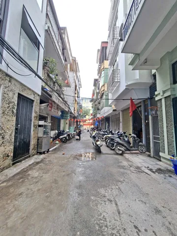 Bán tòa nhà đường Giáp Bát, 80m2 - 6 tầng, thang máy, gara ô tô
