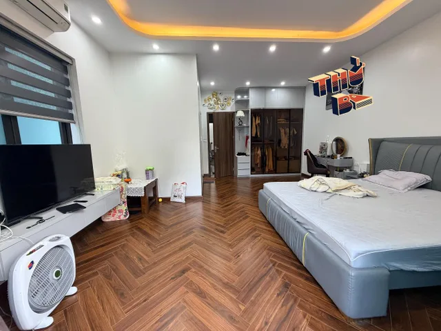 Bán tòa nhà chung cư mini mặt đường Cự Lộc, 90m2 - 8 tầng, thang máy, 18 phòng khép kín