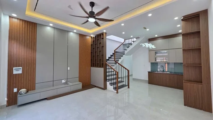 🏡 Nhà 71,5m² - 3 Phòng Ngủ - Sân Cổng Rộng - Chính Trọng, Quỳnh Cư - Chỉ 2,45 Tỷ
