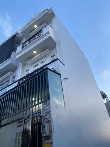 Cơ hội sở hữu nhà Đông Thạnh, Hóc Môn: 1 trệt 2 lầu, 4PN, đường xe hơi - Giá 2,28 tỷ