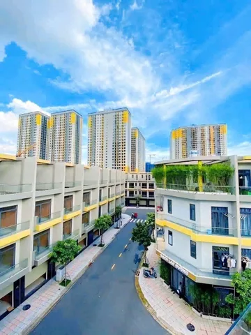 trả trước 700tr đã có thể sở hữu nhà 1 trệt 2 lầu có sân thượng tại TP HCM