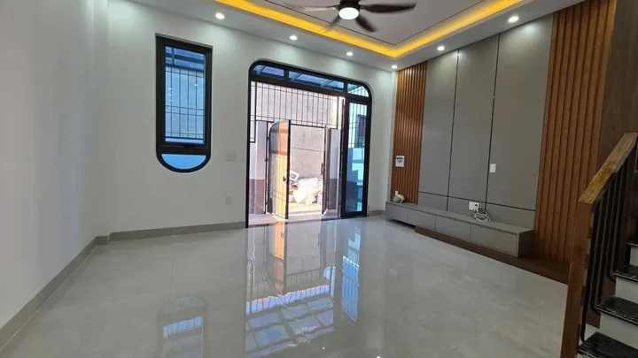 Nhà 2 tầng 3 phòng ngủ diện tích lên đến 71m² tại đường Lệnh Bá Chính Trọng, Quỳnh Cư