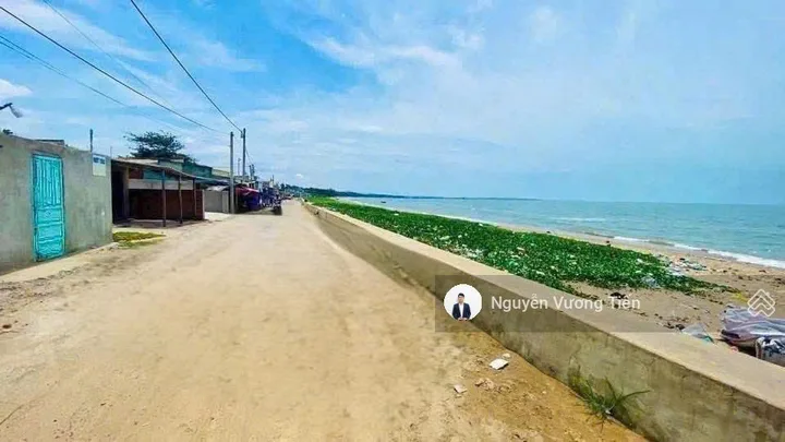 Mặt tiền bám biển phan rí cửa 200m2 thổ cư 100% giá chỉ 2,9 tỷ view trực diện biển (8,3x22m)