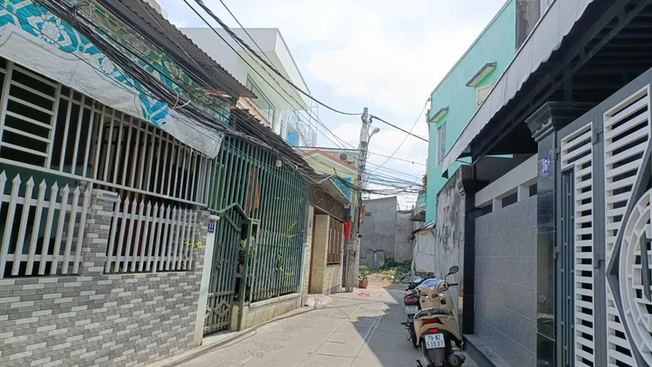 BÁN ĐẤT TẶNG NHÀ– NGANG RỘNG HƠN 5M – GIÁ CHỈ 2,3 TỶ (BỚT LỘC)