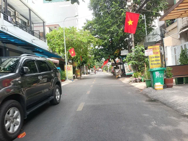 Nhánh VIP Dương Quảng Hàm - Lê Đức Thọ - DT 8X18M - HĐT 40TR - Giá ngộp 17 tỷ TL