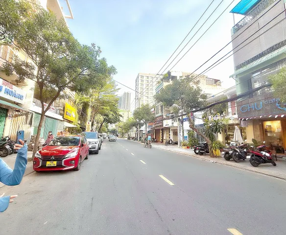 Bán Nhà đường Hoàng Hoa Thám giá 17 tỷ
56m2( đông)