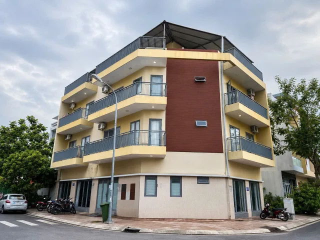 🍁Căn góc 3 tầng 1 tum - 2 mặt tiền đường số 2 và đường 8A - KĐT Hà Quang 2 - dòng tiền 30tr/tháng💰Giá : 17.5tỷ🍁
• Diện tích : 171.8m2 ôm góc 2mặt tiền rộng