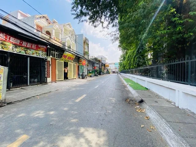 BÁN ĐÁT TẶNG NHÀ - KẾ NHÀ THỜ KHIẾT TÂM - ĐANG CÓ THU NHẬP.MTKD Đường Số 13 Tam Bình