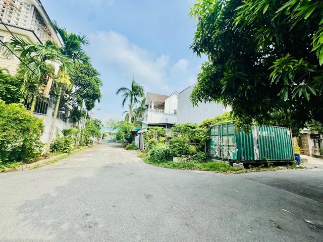 BÁN NHÀ LÔ GÓC 2 MẶT TIỀN KHU NHÀ Ở HIỆP BÌNH, ĐƯỜNG NHỰA  GARA Ô TÔ ĐỂ TRONG NHÀ, XUNG QUANH NHIỀU BIỆT THỰ ĐÔNG ĐÚC DÂN CƯ