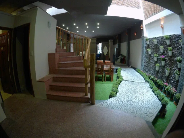 🌈 Bán nhà Hẽm Oto đường Quân Trấn, Hùng Vương _ NT!                        - Diện Tích: 225m2 ( Ngang 7)                 - Nhà gồm 1 trệt + 2 lầu!                           - Tầng 1: khu nhà hàng + bếp + 2 phòng ăn + 2 WC!                                 