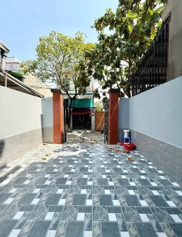 Cần bán nhà 1 trệt 1 lầu Da Phước thổ cư full. 
Nhà 3 phòng ngủ nhà vệ sinh riêng