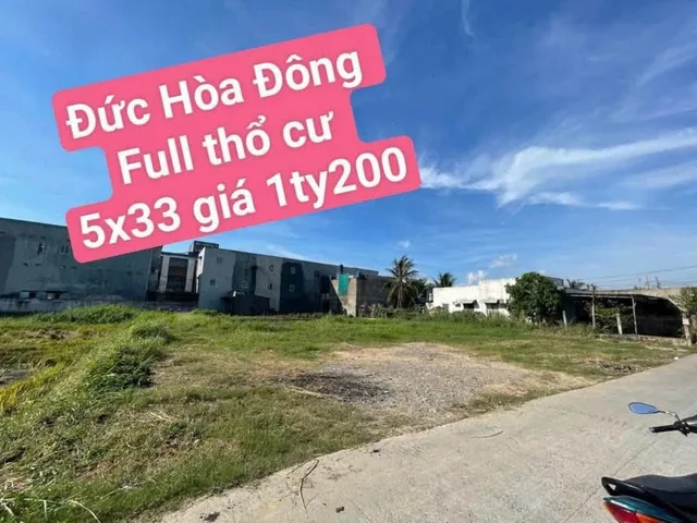 Hàng F0 đất bê tông ấp 5 Đức Hoà Đông 
- Diện tích : 5 x 33 thổ cư . 
Giá 1ty2 
Xây trọ, xây nhà ở quá đẹp