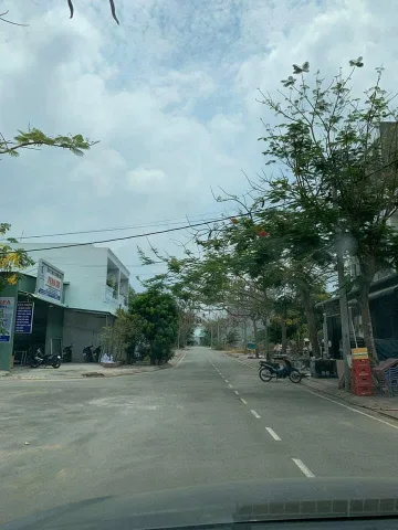 Chủ kẹt tiền muốn bán lô đất đẹp, Cách Hoàng Hữu Nam 70m, P. Long Thạnh Mỹ, Quận 9. Giá này đừng hỏi sao lại rẻ nha. đơn giản vì chủ đất cần tiền.