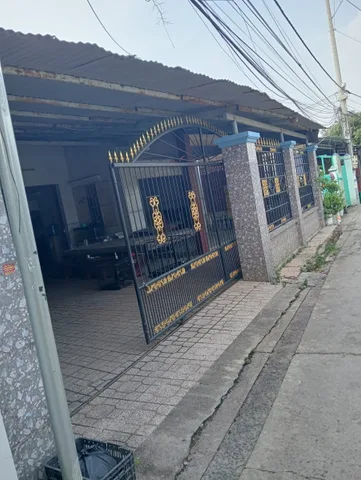 nhà diện tích lớn .. có 3pn sân rộng có vườn
