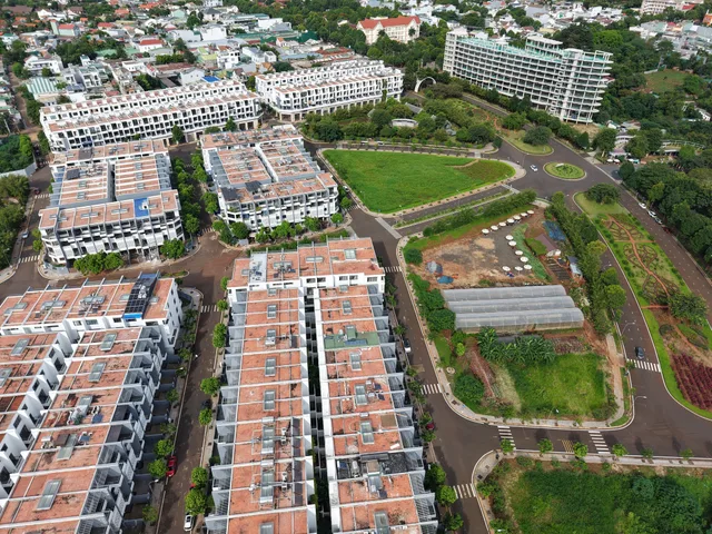 Bán nhà phố KĐT Thành Phố Cà Phê, Buôn Ma Thuột, diện tích 100m², 4 tầng, 5PN, giá 9 tỷ