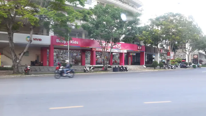 Cho thuê nhà đoạn đẹp  MT: 6m DT: 150m2 phố Bạch Đằng,  Núi Đèo nhận diện tốt.