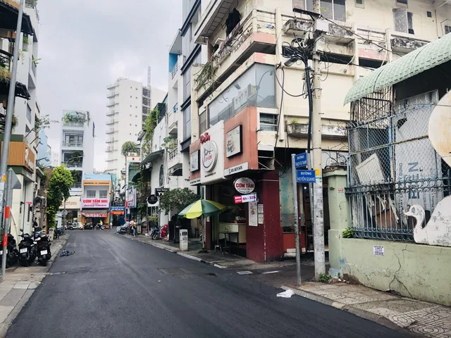 Bán nhà tại 32 Huyền Quang, Phường Tân Định, Quận 1, HCM.
