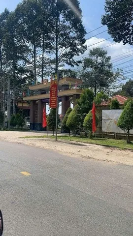 Cần vốn để xoay tiền gấp nên chủ bán lô đất hơn 200m2 sẵn 100m2 thổ cư thích hợp kinh doanh buôn bán, dân cư hiện hữu đông đúc sầm uất ở TPHCM mới