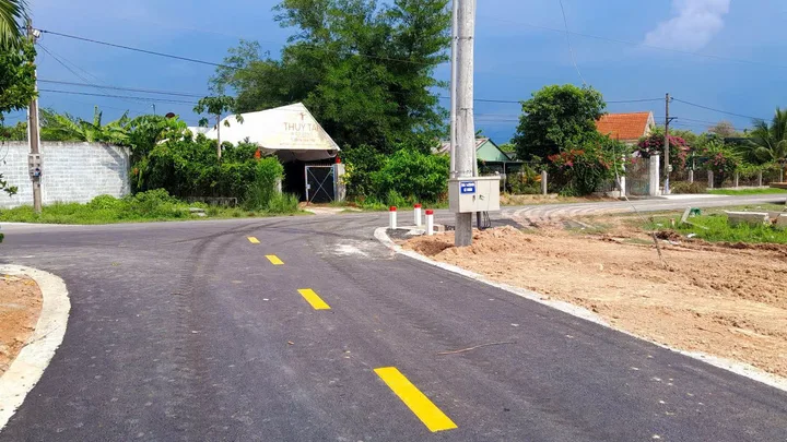 CHÍNH CHỦ SANG GẤP 250M2 ĐẤT, MT NHỰA NGAY CHỢ, SHR, T.CƯ SÁT KCN TIỆN XÂY TRỌ 545TR