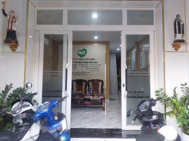 vị trí cực kì thuận lợi. kinh doanh buôn bán. ngay cổng KCN Tân Bình.
- nhà chắc nịch. gạch xịn. cửa kính xịn xò.
- đầy đủ tiện ích xung quanh bán kính 500m. 3p đi AEON. 5p đi sân bay.