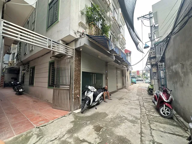 BÁN NHÀ NGÔ QUYỀN, 7.9 TỶ 35m2, Ô TÔ ĐỖ CỬA, CỰC HIẾM