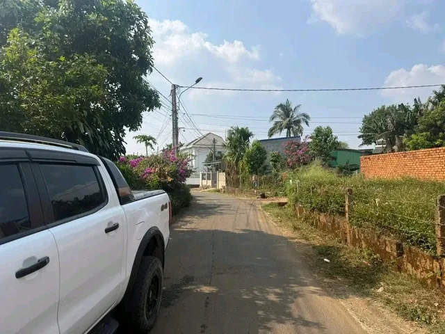 🌴🌴 Đất Hoà Thắng Góc 2mt - gần sát đường đại lộ cách đại lộ 100m ,gần chợ , gần quán nhậu kiều thy , mặt tiền đường nhựa liên thôn 
 - Diện tích : 216m2 
- Thổ cư : 200m