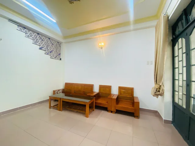 Cho thuê nhà nguyên căn 3PN có gara ô tô đậu trong nhà mặt tiền Cổ Loa P2 Đà Lạt giá 10 triệu