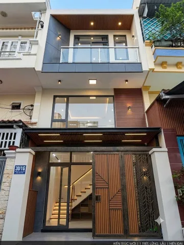 💰BÁN NHÀ MẶT TIỀN GẦN CHỢ BÌNH TRIỆU-ĐỐI DIỆN GIGAMALL💰💰 
*️⃣DT: 30m2 
🏘️KC: Nhà Mới Tinh, thiết kế hiện đại 1trệt 2lầu có 3 phòng ngủ đúc thật, xe hơi 🚘để trong nhà, cửa sổ, ban công thoáng mát 
💥SHR hoàn công, dân cư hiện hữu
💰Giá:3tỷ còn bớt lộc 
