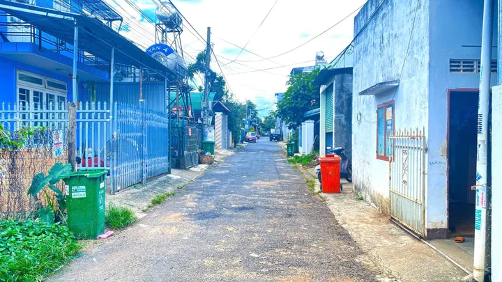 Bán nhà kèm 10 phòng trọ, mặt tiền trung tâm đức trọng, lâm đông