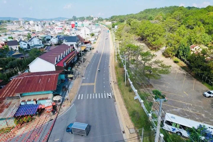 Khuôn đất vuông vắn một khu riêng biệt yên tĩnh an ninh . phù hợp nghỉ dưỡng, sống chậm mà không quá xa trung tâm