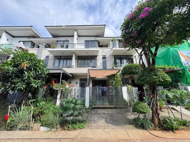 96.8m2 - Giá 12.2 tỷ nhà thô 3 tầng - Nhà phố Lavila Nguyễn Hữu Thọ