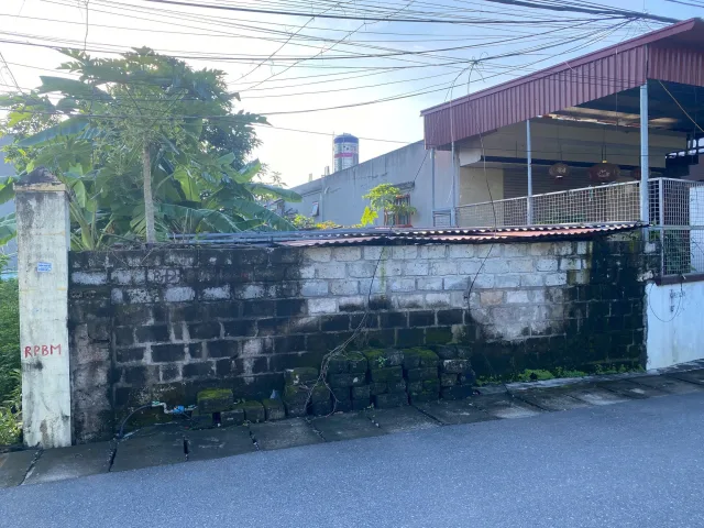 🏠⛰️Cần tiền chuyển nhượng gấp lô đất Thôn Tây, Thuỷ Đường.l/h:076.231.9990 e Thúy 

- Diện tích 130m. Ngang 6,2m
- Hướng Bắc
- Mặt đường liên thôn rộng 7m. Đường thông các ngả Ra Vsip, đường máng, núi đèo