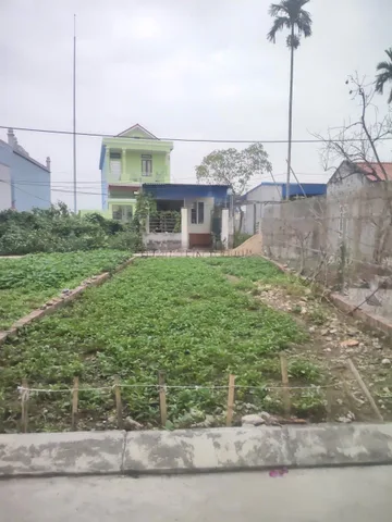 Chào bán 69m đất Hoa Động ngay sát dự án hoàng huy.l/h:076.231.9990 e Thúy 
Đường rộng ngõ ô tô dân cư đông đúc thân thiện 
Bán kính 100 m hơn đầy đủ tiện ích chợ trường 
Diện tích 69 m mặt tiền 4,8 m  dưới nở hậu hơn 5m
Xây nhà hay đầu tư rất hợp lý 