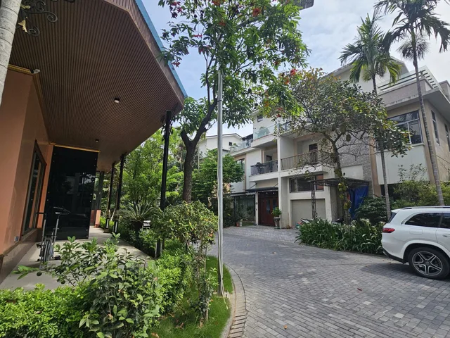 Bán căn biệt thự đơn lập thông 2 đầu khu trầu cau garden. Diện tích 212m mặt tiền 12m hướng tây bắc & đông nam. Phường võ cường tỉnh bắc ninh