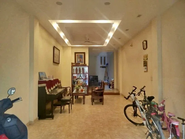 🏡 Hoàng Quốc Việt - Ô Tô Vào Nhà - Thang Máy | DT 110m² | MT 4.1m | 4 PN | 4 Tầng | Giá 32.8 Tỷ