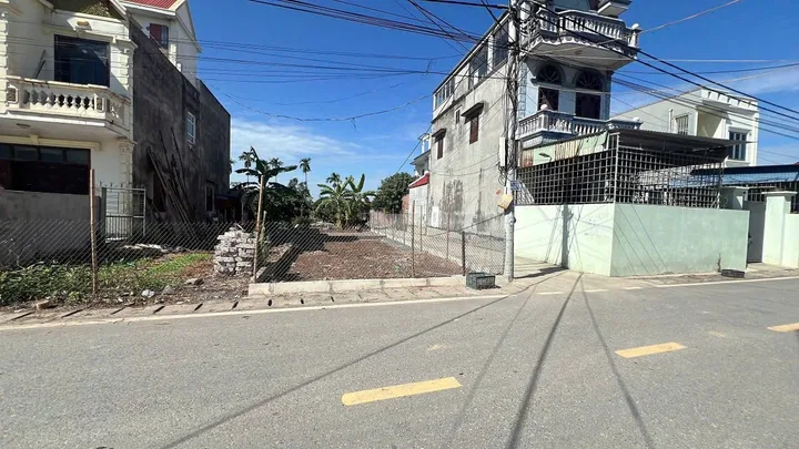 06.2026. bán 93m2 mặt đường nhựa Hoa Động. giá chỉ 4,53 tỷ. liên hệ 0362558882