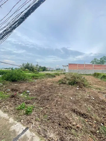 Bán Đất Đức Hòa Thượng 
- DT: 5x24
Giá 1ty150
. 823D vào 100m , bê tông sạch đẹp .