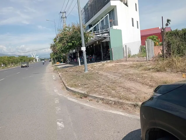 Msp 276
Gả nhanh lô đất Mặt Đường Võ Nguyên Giáp, Lô góc 2 Mặt 
  • DT : 78,7m2 ( 68,3m2 ONT )
  • Ngang 5m 
👉 Gả nhanh 4,5 tỷ